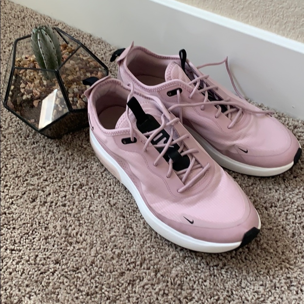 Mauve 9.5 WMNS Nike Air Max. EUC